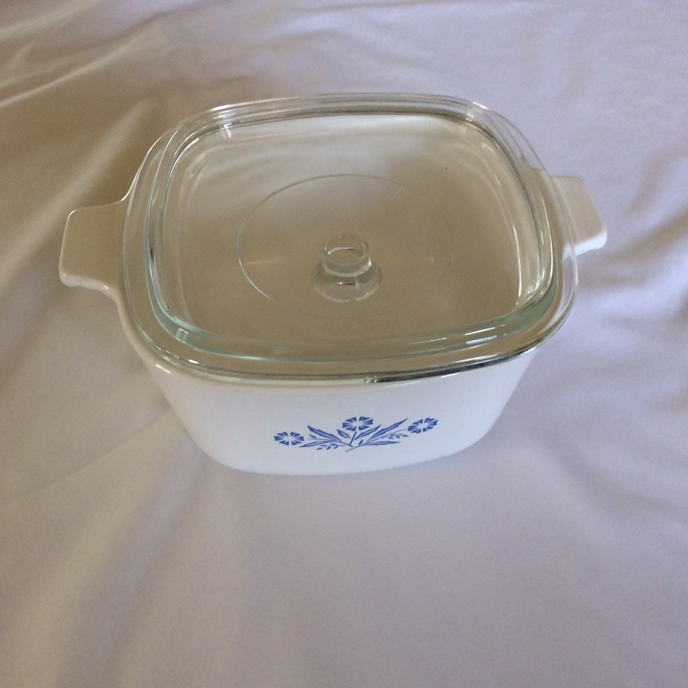 Vintage Corning Ware Cornflower dish 1 3/4 qt 1960’s